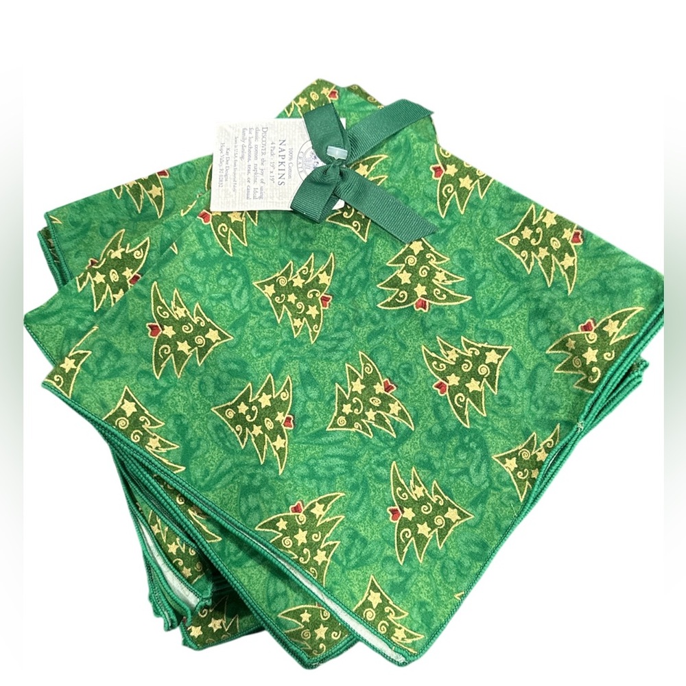 New! Two packs of 4 cotton Christmas Napkins